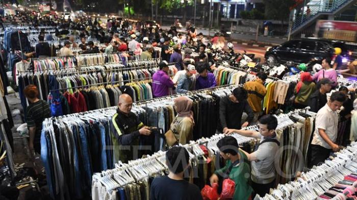 Pasar pakaian terdekat