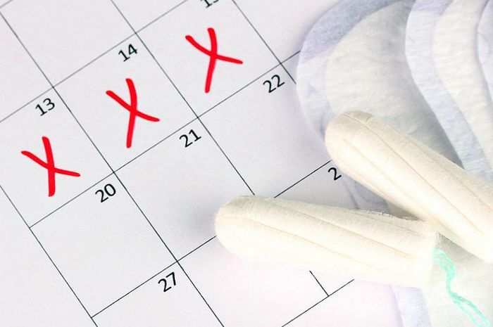 Menstruasi pertama pada anak perempuan biasanya terjadi antara usia