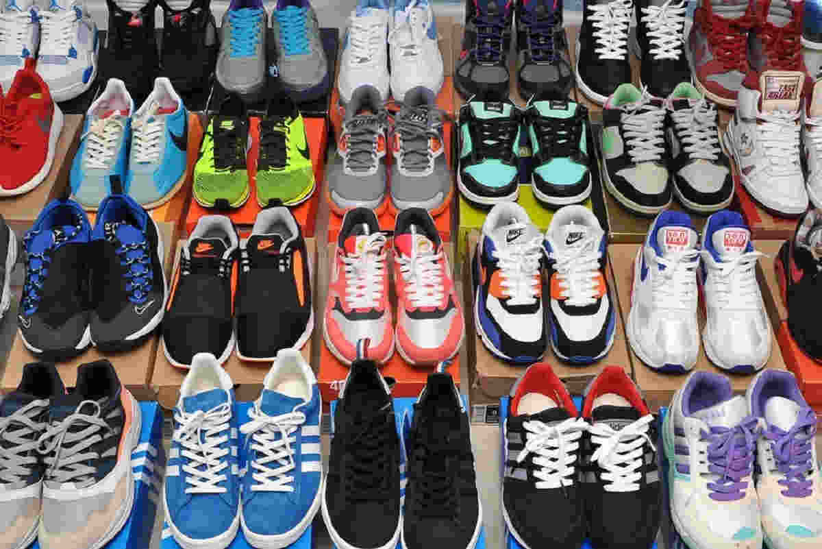 Sepatu anak anak sekolah