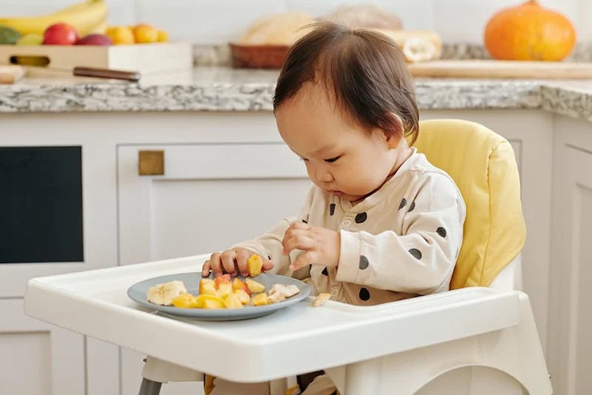 5 Cara Melatih Anak Makan Sendiri - Better Parent