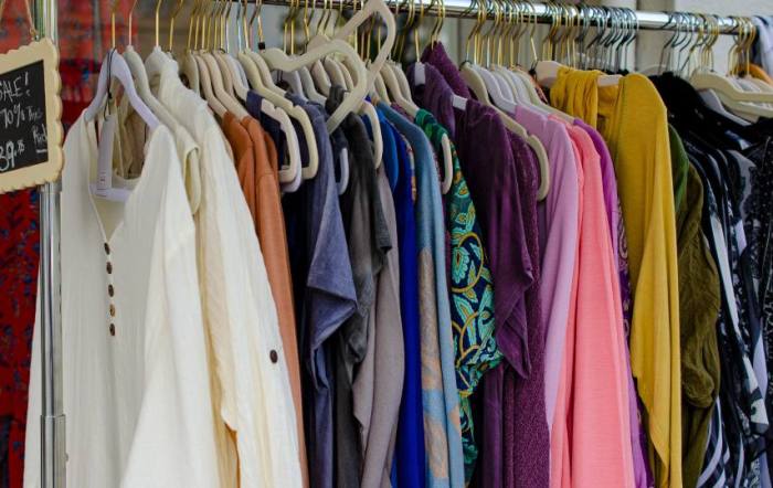 7 Rekomendasi Toko Online Fashion Perempuan Dan Laki-Laki Terbaik Di ...