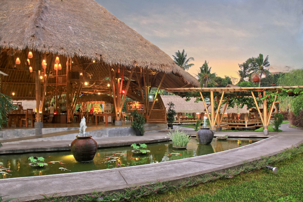 10 Tempat Makan Keluarga Di Bandung Yang Wajib Dicoba: Enak Dan Ramah ...