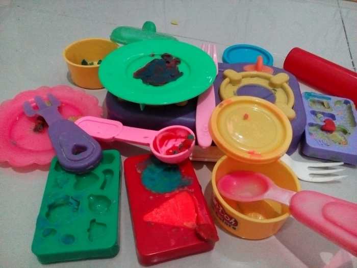 Mainan mobil mobilan anak anak