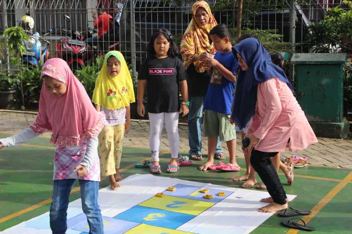 Tulislah peristiwa pada teks belajar toleransi dari permainan tradisional anak
