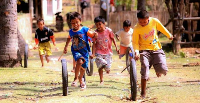 Permainan anak bayi yang lucu
