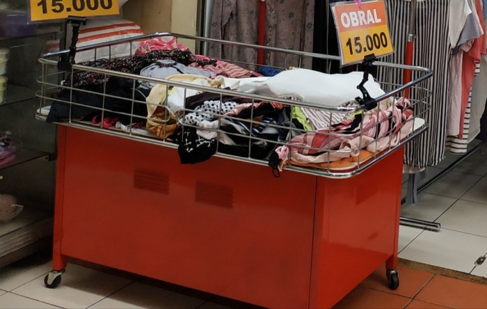 Rak wagon / rak obral / rak baju, Perabotan Rumah di Carousell