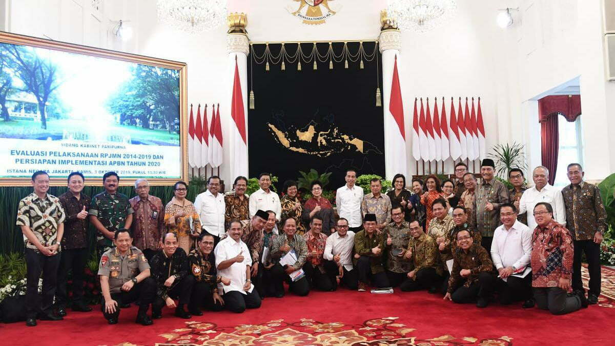 Pemerintah indonesia menganut politik luar negeri yang .