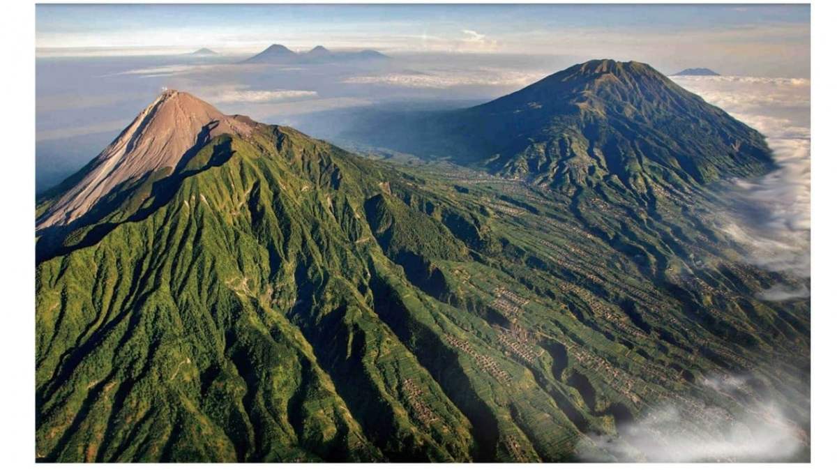 Gunung api perisai terjadi sebagai akibat dari