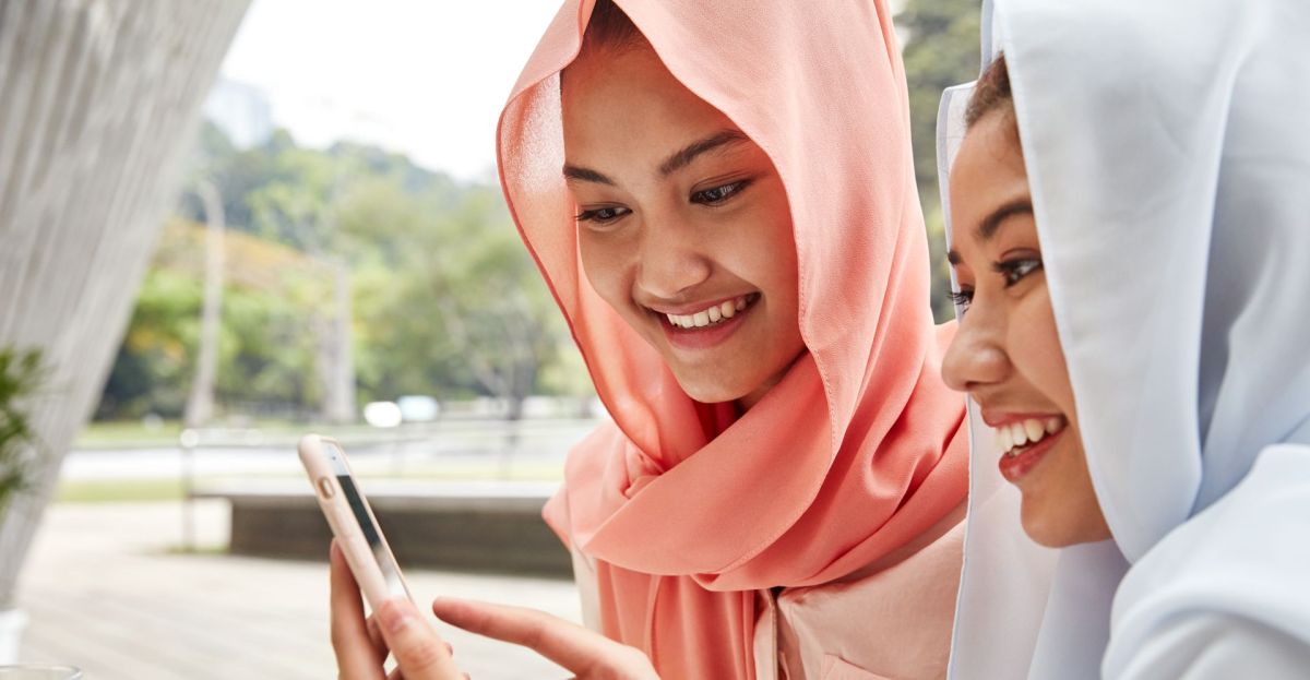 Komunikasi daring dibedakan menjadi dua yaitu