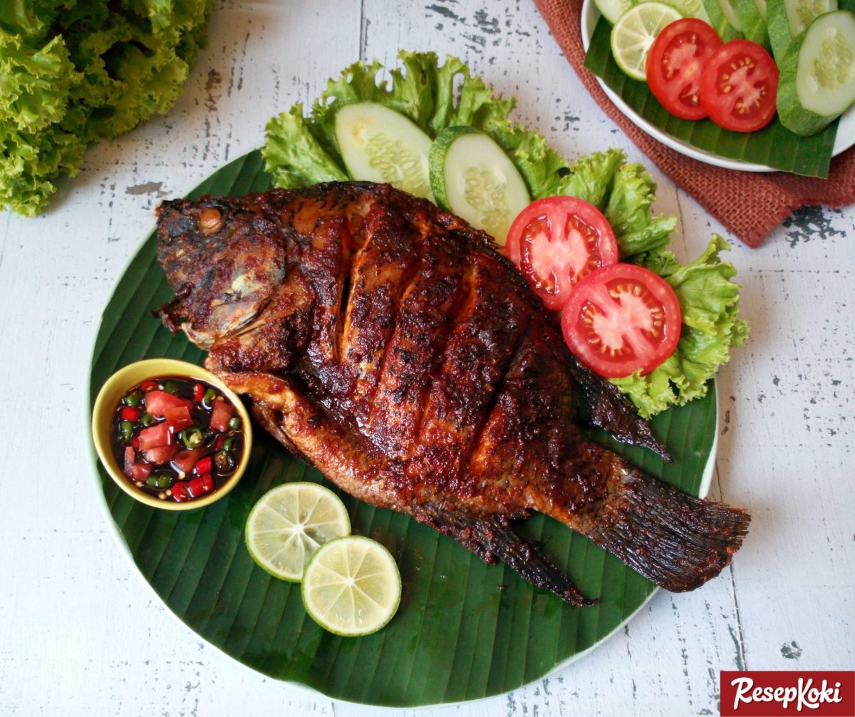 Ikan remora dengan ikan pari merupakan contoh simbiosis