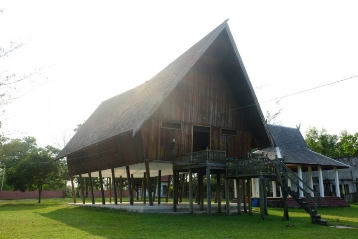 Rumah adat dayak
