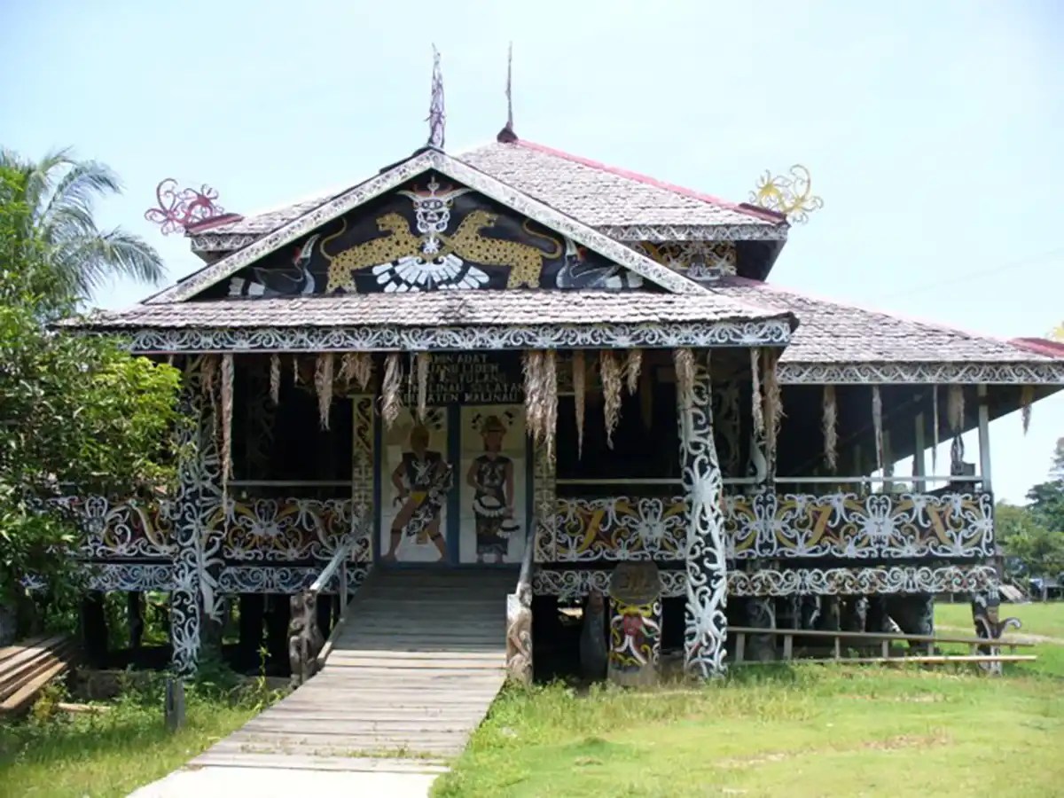 Rumah adat dayak