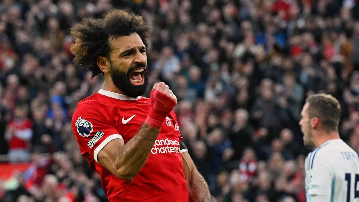 Liverpool: Mohamed Salah wins Player of the Month award - BBC Sport