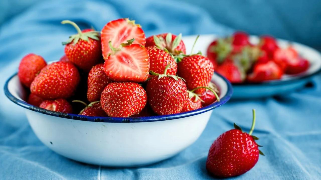 Can Donkeys Eat Strawberries? - Farmhouse Guide